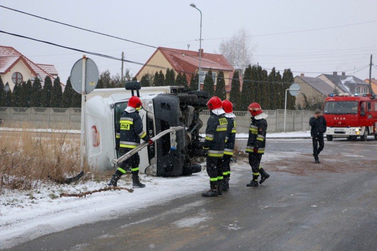Kolizja na skrzyżowaniu. Kierowca IVECO wymusił pierwszeństwo