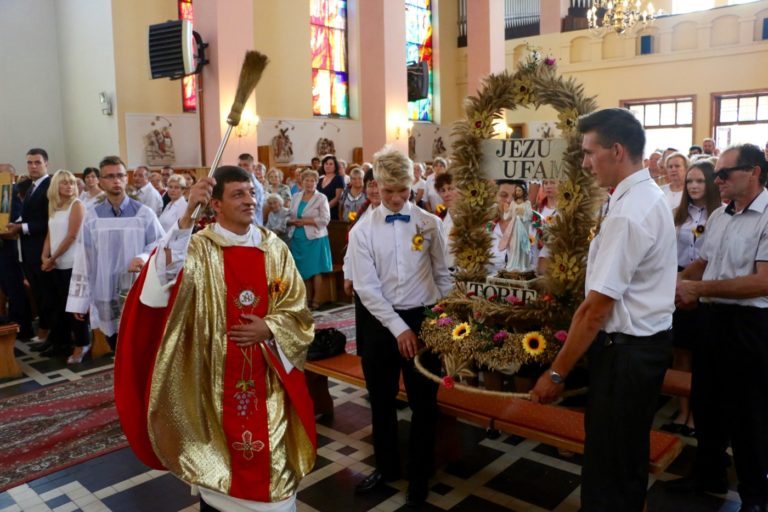 Święto plonów w Parafii Strzelce Wielkie [ZDJĘCIA]
