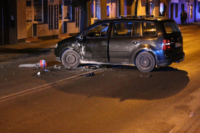 20-letni motorowerzysta zderzył się z samochodem