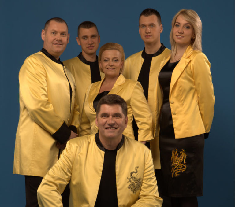 Dzień kobiet w Rząśni. Zagra Bayer Full