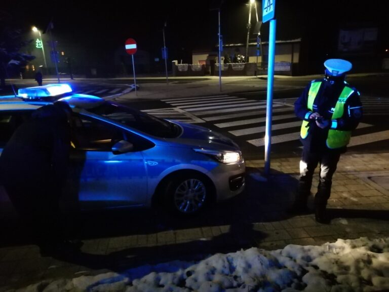Mieszkanka Działoszyna potrącona na pasach w Pajęcznie