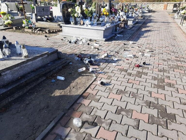Policja zatrzymała sprawcę dewastacji na cmentarzu