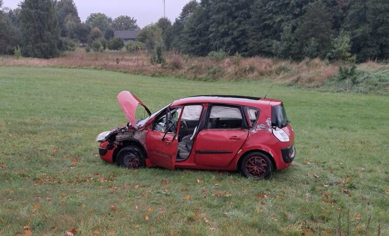 Wypadek w Dworszowicach Kościelnych – osobówka zderzyła się z ciężarówką