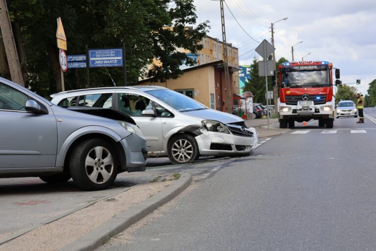 Nie miał prawa jazdy i doprowadził do zderzenia. Jedna osoba trafiła do szpitala